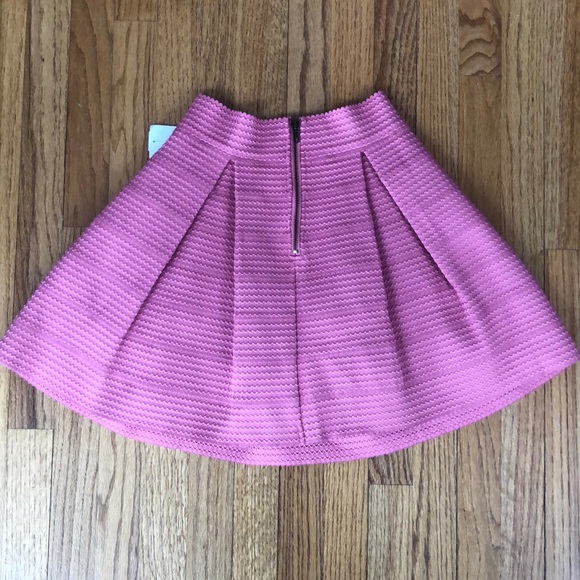 ✨SALE!✨Structured Spring Skirt - Picture 3 of 5